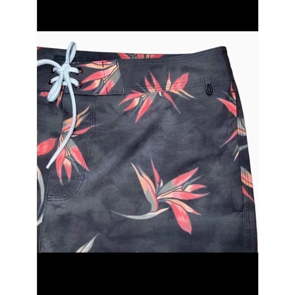 American Eagle Bird of Paradise Board Shorts in Grey/Red Men’s Flex/L